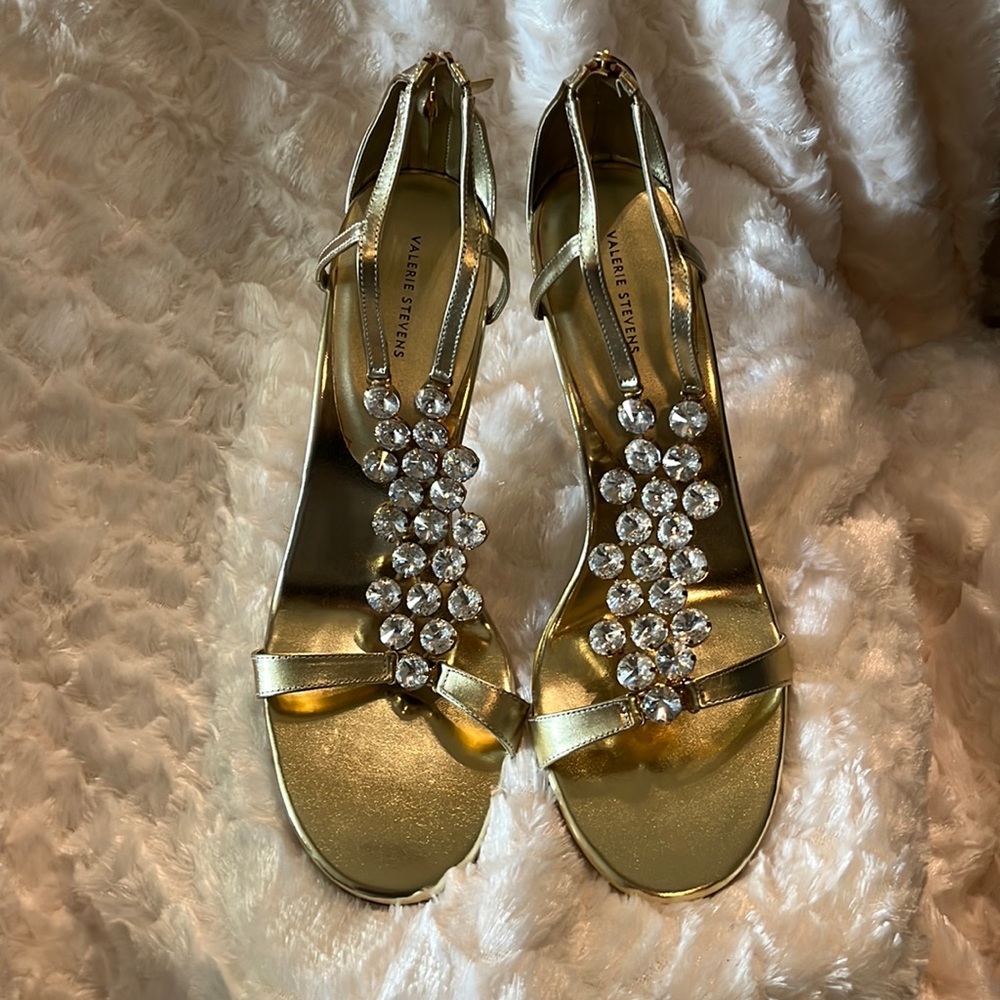 Gold & Rhinestones Heels 👠